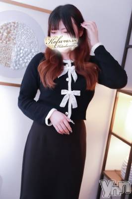 ひな(24) 身長154cm、スリーサイズB92(D).W58.H90。甲府デリヘル 甲府人妻城(コウフヒトヅマジョウ)在籍。