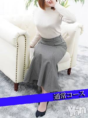 なつ(35) 身長158cm、スリーサイズB81(B).W58.H86。甲府デリヘル 甲府人妻隊(コウフヒトヅマタイ)在籍。