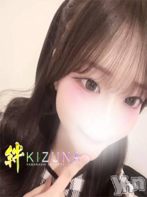 みな(18) 身長159cm、スリーサイズB89(E).W56.H86。甲府デリヘル 山梨デリヘル　絆　甲府店(ヤマナシデリヘル　キズナ　コウフテン)在籍。