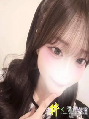 みな(18) 身長159cm、スリーサイズB89(E).W56.H86。甲府デリヘル 山梨デリヘル　絆　甲府店(ヤマナシデリヘル　キズナ　コウフテン)在籍。