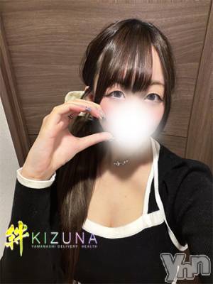 るな(22) 身長171cm、スリーサイズB102(G以上).W57.H89。甲府デリヘル 山梨デリヘル　絆　甲府店(ヤマナシデリヘル　キズナ　コウフテン)在籍。