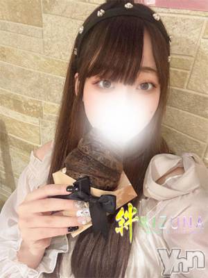 るな(22) 身長171cm、スリーサイズB102(G以上).W57.H89。甲府デリヘル 山梨デリヘル　絆　甲府店(ヤマナシデリヘル　キズナ　コウフテン)在籍。