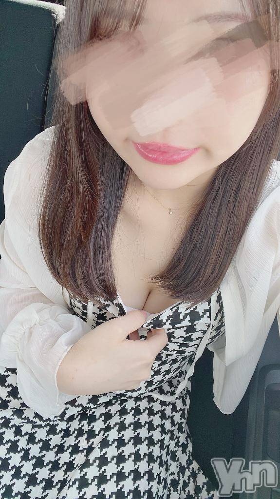 甲府デリヘル甲府人妻城(コウフヒトヅマジョウ)きほ(26)の2026年5月8日写メブログ「出勤してます✊🏻 ̖́-‬」