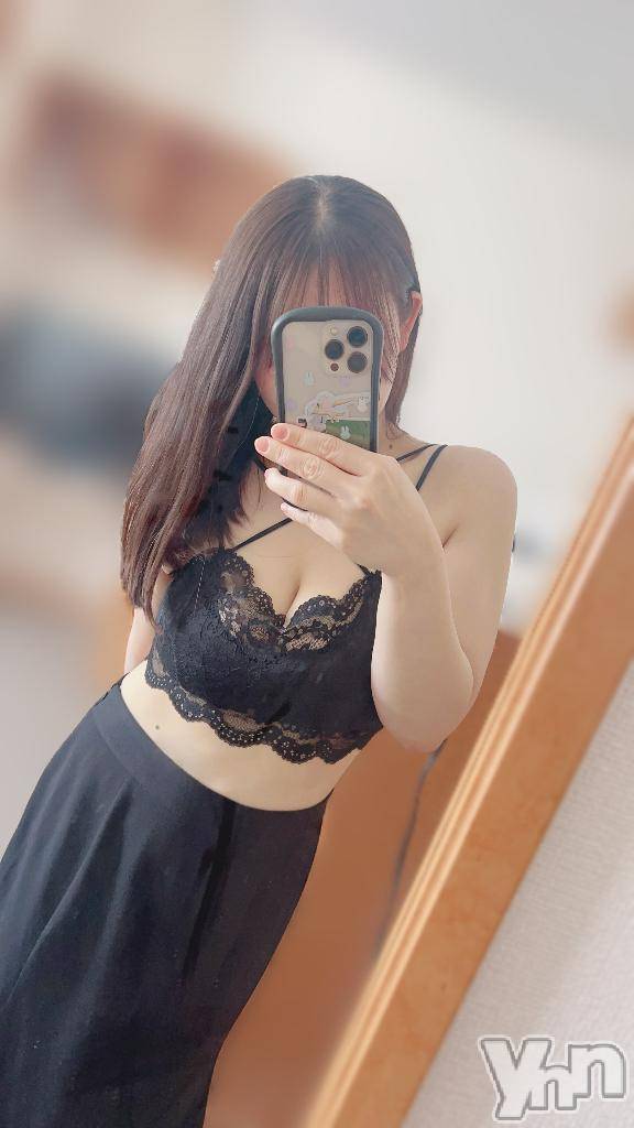 甲府デリヘル甲府人妻城(コウフヒトヅマジョウ)きほ(26)の2026年5月13日写メブログ「出勤してます✊🏻 ̖́-‬」