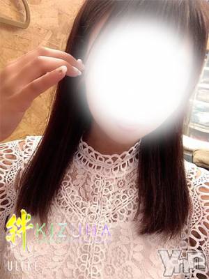 れみ(26) 身長159cm、スリーサイズB91(E).W56.H86。甲府デリヘル 山梨デリヘル　絆　甲府店(ヤマナシデリヘル　キズナ　コウフテン)在籍。